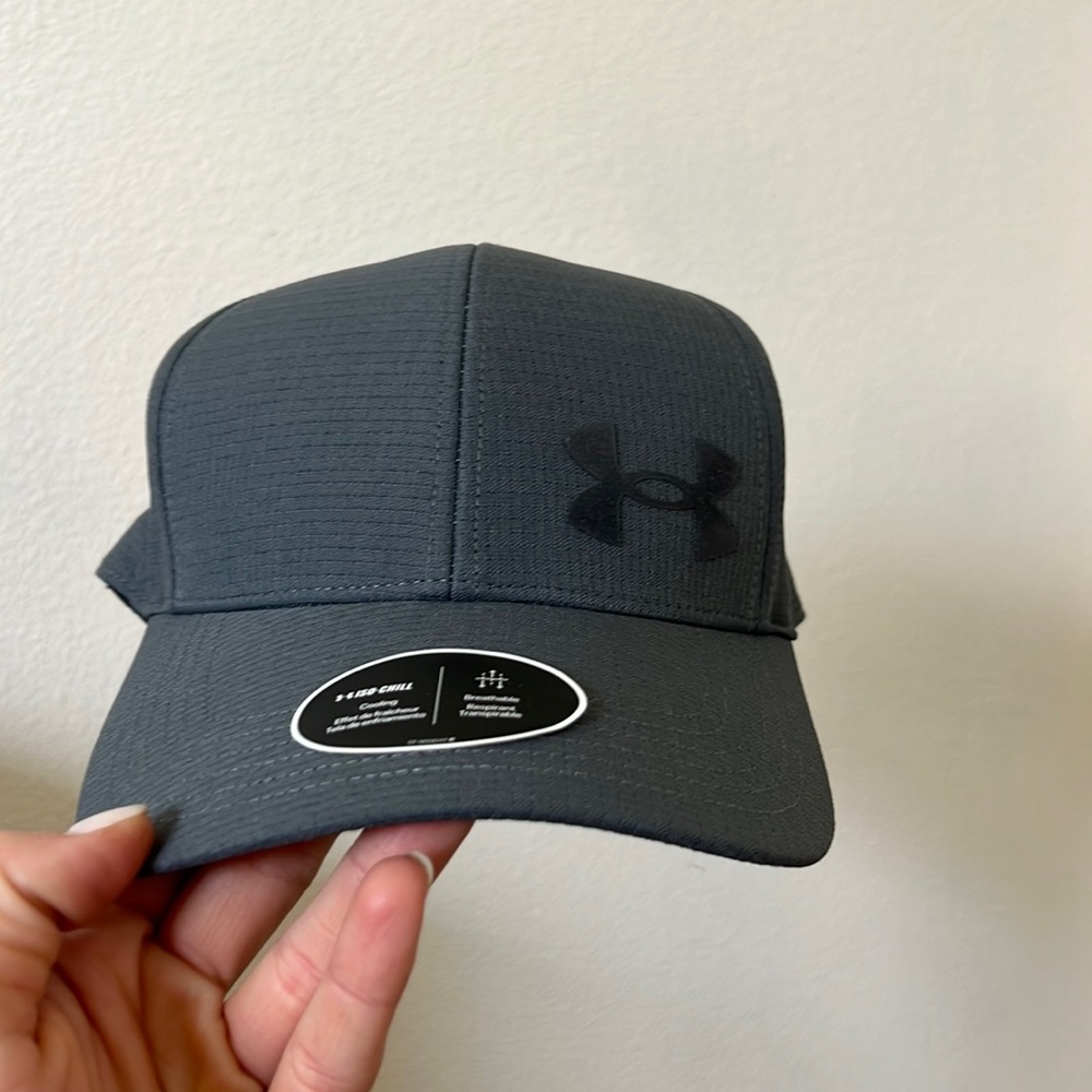 Men's M/L Under Armour Hat - Brand New - Never Worn